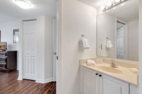 Condo in Royal Palm Beach, Florida, 4 bedrooms № 2252392 - photo 15