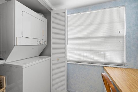 Condo in New Port Richey, Florida, 2 bedrooms  № 1744140 - photo 11