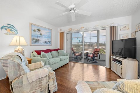 Condo in New Port Richey, Florida, 2 bedrooms  № 1744140 - photo 4
