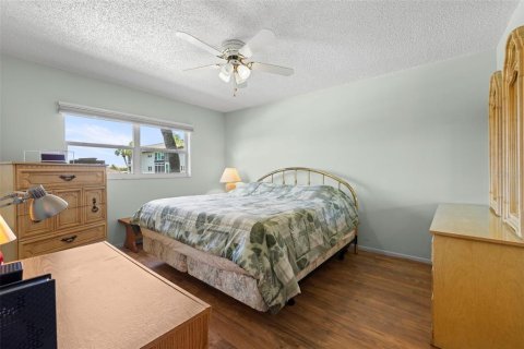 Condo in New Port Richey, Florida, 2 bedrooms  № 1744140 - photo 18
