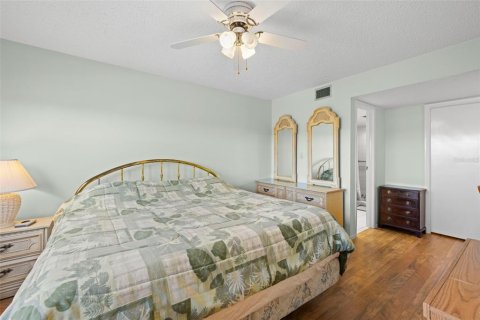 Condo in New Port Richey, Florida, 2 bedrooms  № 1744140 - photo 19