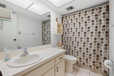 Condo in New Port Richey, Florida, 2 bedrooms  № 1744140 - photo 23