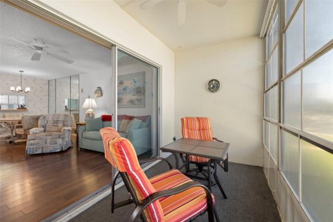 Condo in New Port Richey, Florida, 2 bedrooms  № 1744140 - photo 17