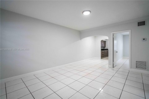 Apartamento en alquiler en Miami Beach, Florida, 1 dormitorio, 60.39 m2 № 1989864 - foto 3