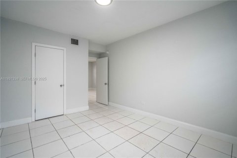 Apartamento en alquiler en Miami Beach, Florida, 1 dormitorio, 60.39 m2 № 1989864 - foto 11