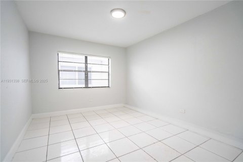 Apartamento en alquiler en Miami Beach, Florida, 1 dormitorio, 60.39 m2 № 1989864 - foto 9