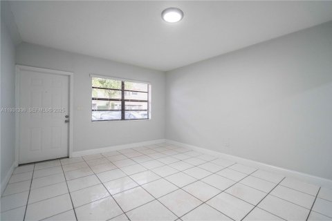 Apartamento en alquiler en Miami Beach, Florida, 1 dormitorio, 60.39 m2 № 1989864 - foto 2