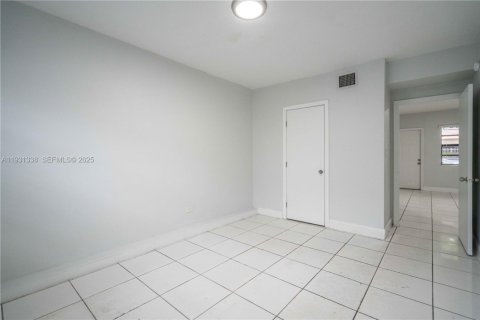 Apartamento en alquiler en Miami Beach, Florida, 1 dormitorio, 60.39 m2 № 1989864 - foto 12