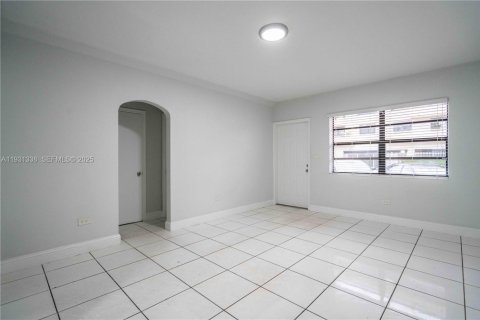 Apartamento en alquiler en Miami Beach, Florida, 1 dormitorio, 60.39 m2 № 1989864 - foto 5