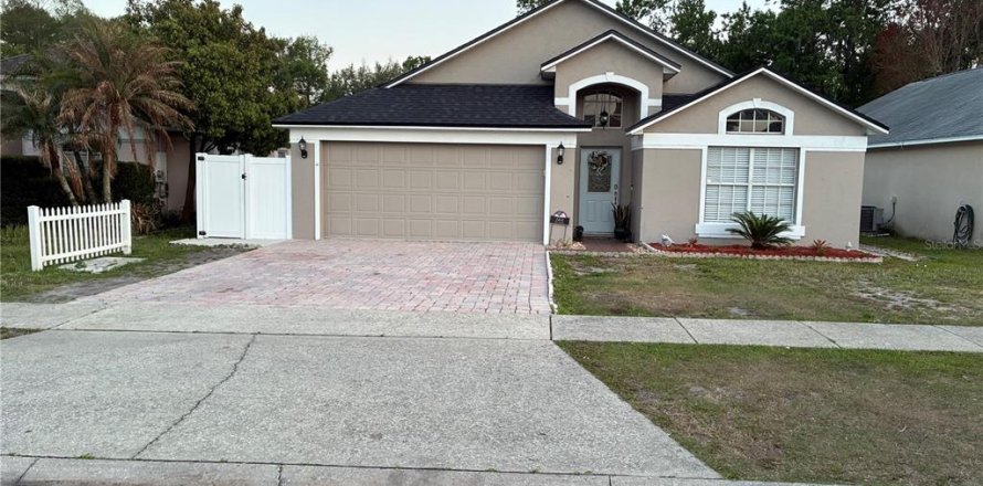 House in Orlando, Florida 3 bedrooms, 164.44 sq.m. № 2226757