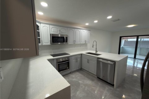 Купить виллу или дом в Майами, Флорида 4 спальни, 156.26м2, № 2066661 - фото 16