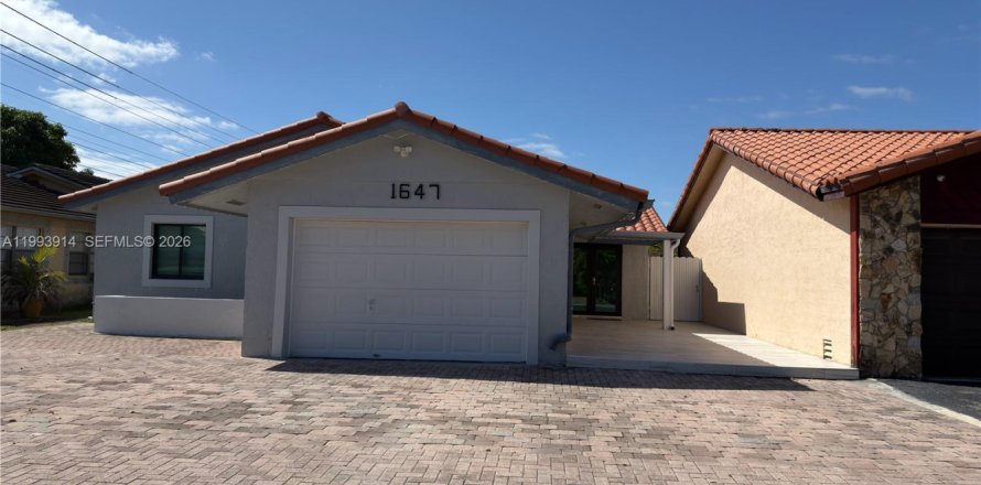 Дом в Майами, Флорида 4 спальни, 156.26м2 № 2066661