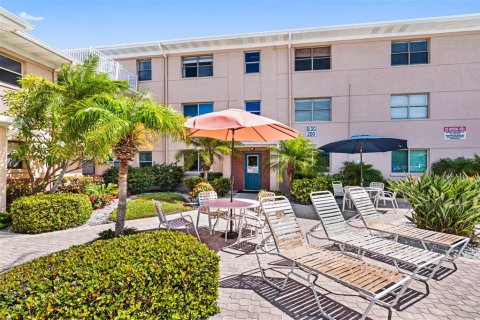 Condominio en venta en Saint Pete Beach, Florida, 3 habitaciones, 37.63 m2 № 1850170 - foto 1