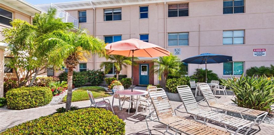 Condominio en Saint Pete Beach, Florida, 3 habitaciones № 1850170