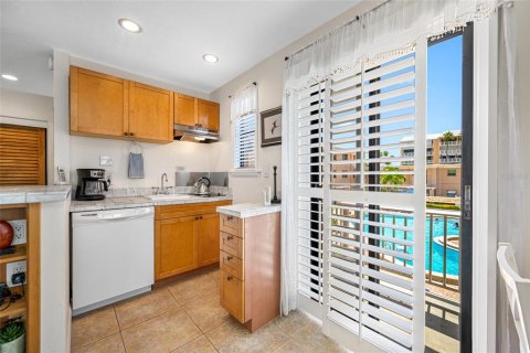 Condominio en venta en Saint Pete Beach, Florida, 3 habitaciones, 37.63 m2 № 1850170 - foto 13