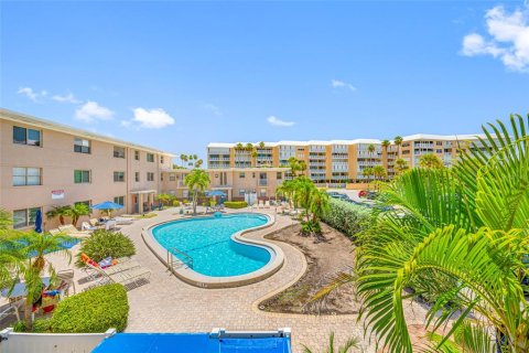 Condominio en venta en Saint Pete Beach, Florida, 3 habitaciones, 37.63 m2 № 1850170 - foto 2
