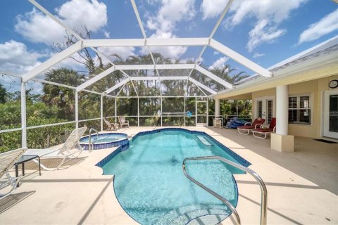 Villa ou maison à vendre à Rotonda, Floride: 5 chambres, 223.24 m2 № 2308171 - photo 2