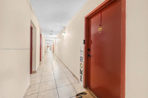 Copropriété à vendre à Miami, Floride: 2 chambres, 74.14 m2 № 1968533 - photo 15