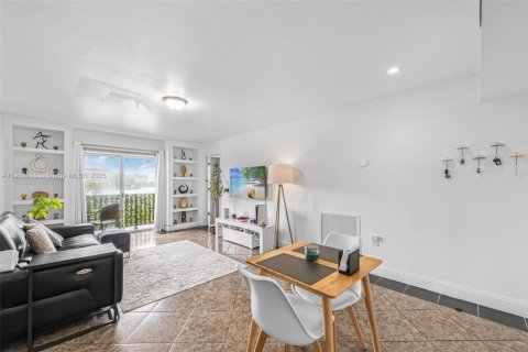 Copropriété à vendre à Miami, Floride: 2 chambres, 74.14 m2 № 1968533 - photo 6
