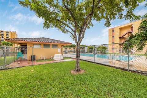 Copropriété à vendre à Miami, Floride: 2 chambres, 74.14 m2 № 1968533 - photo 17