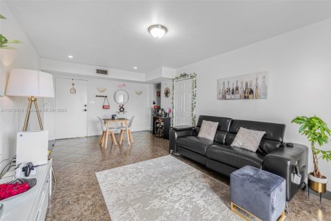 Copropriété à vendre à Miami, Floride: 2 chambres, 74.14 m2 № 1968533 - photo 3