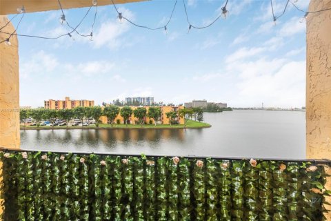 Copropriété à vendre à Miami, Floride: 2 chambres, 74.14 m2 № 1968533 - photo 1