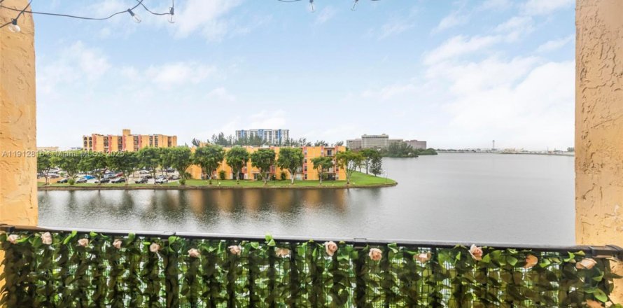 Condo à Miami, Floride, 2 chambres  № 1968533