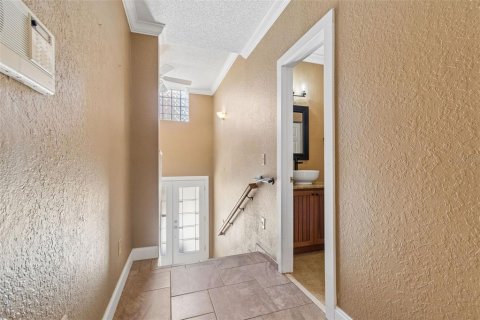 Townhouse in Saint Petersburg, Florida 4 bedrooms, 275.92 sq.m. № 2112317 - photo 10