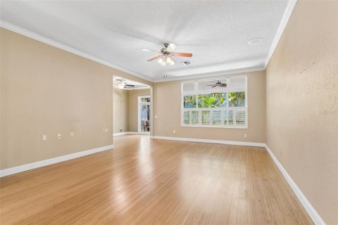 Townhouse in Saint Petersburg, Florida 4 bedrooms, 275.92 sq.m. № 2112317 - photo 29