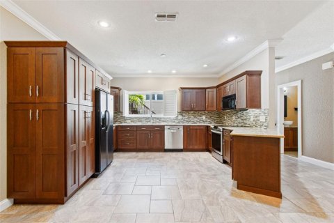 Townhouse in Saint Petersburg, Florida 4 bedrooms, 275.92 sq.m. № 2112317 - photo 13