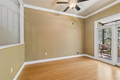 Townhouse in Saint Petersburg, Florida 4 bedrooms, 275.92 sq.m. № 2112317 - photo 30