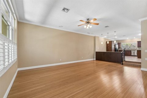 Townhouse in Saint Petersburg, Florida 4 bedrooms, 275.92 sq.m. № 2112317 - photo 28