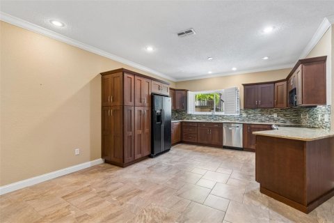 Townhouse in Saint Petersburg, Florida 4 bedrooms, 275.92 sq.m. № 2112317 - photo 14