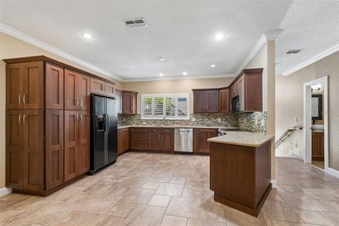 Townhouse in Saint Petersburg, Florida 4 bedrooms, 275.92 sq.m. № 2112317 - photo 12