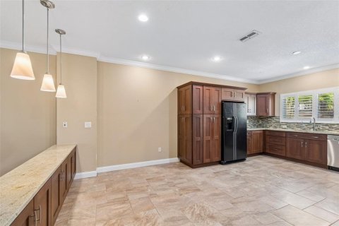 Townhouse in Saint Petersburg, Florida 4 bedrooms, 275.92 sq.m. № 2112317 - photo 20