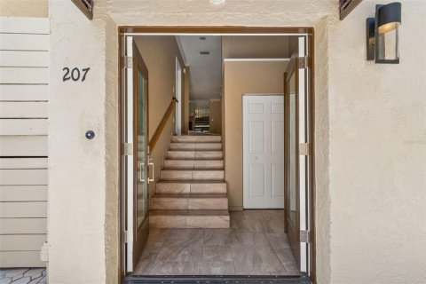 Townhouse in Saint Petersburg, Florida 4 bedrooms, 275.92 sq.m. № 2112317 - photo 8