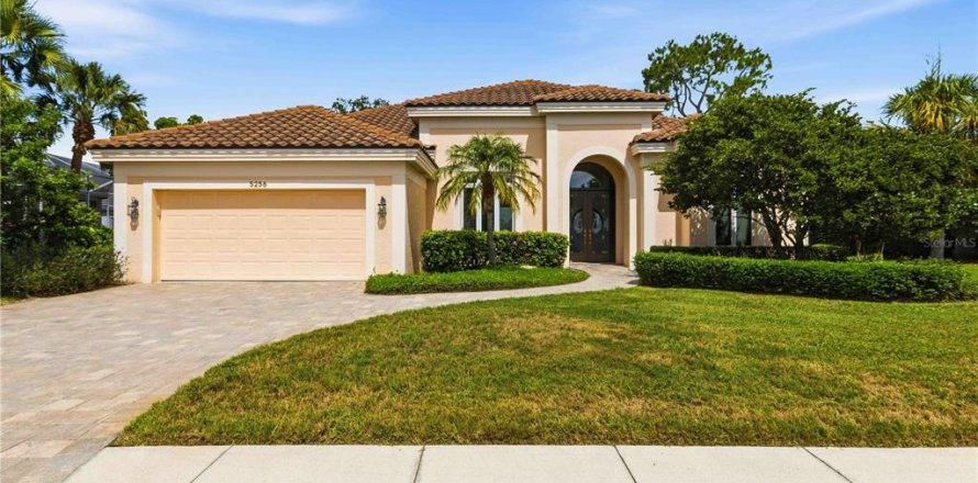 House in Bradenton, Florida 3 bedrooms, 211.07 sq.m. № 2149649