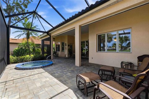 House in Bradenton, Florida 3 bedrooms, 211.07 sq.m. № 2149649 - photo 5