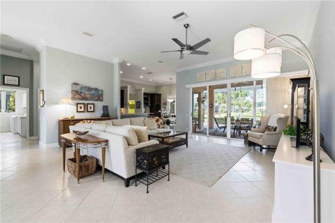 House in Bradenton, Florida 3 bedrooms, 211.07 sq.m. № 2149649 - photo 11