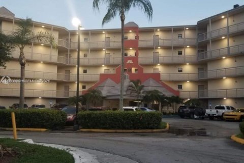 Condominio en alquiler en Doral, Florida, 2 dormitorios, 92.16 m2 № 2067308 - foto 6