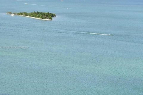 Condo in Miami, Florida, 1 bedroom  № 1940547 - photo 16