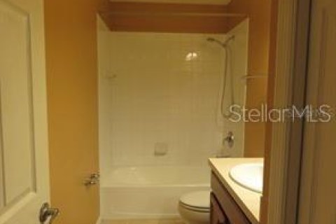 Townhouse in Bradenton, Florida 3 bedrooms, 132.76 sq.m. № 2221814 - photo 12