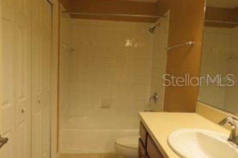Townhouse in Bradenton, Florida 3 bedrooms, 132.76 sq.m. № 2221814 - photo 10