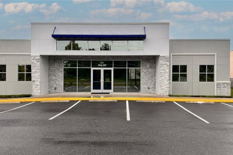 Propiedad comercial en alquiler en Lady Lake, Florida, 355.91 m2 № 714817 - foto 1