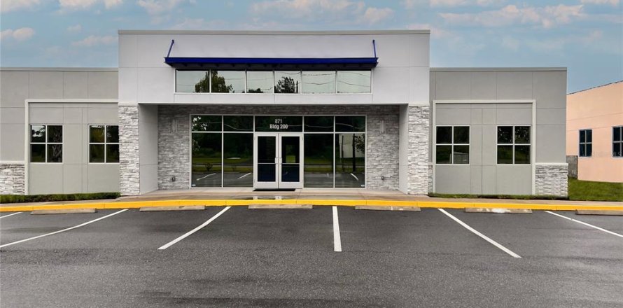 Propiedad comercial en Lady Lake, Florida 355.91 m2 № 714817