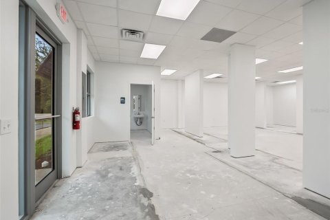 Propiedad comercial en alquiler en Lady Lake, Florida, 355.91 m2 № 714817 - foto 26