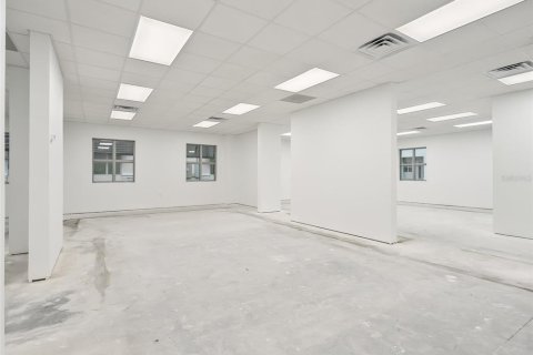 Propiedad comercial en alquiler en Lady Lake, Florida, 355.91 m2 № 714817 - foto 18