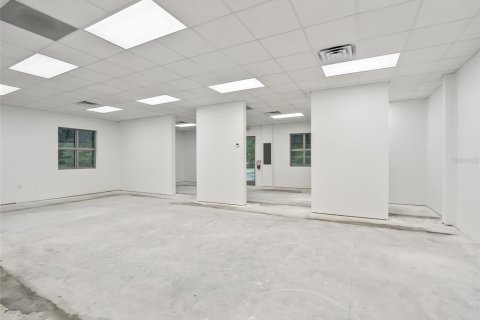 Propiedad comercial en alquiler en Lady Lake, Florida, 355.91 m2 № 714817 - foto 22