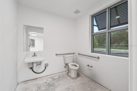 Propiedad comercial en alquiler en Lady Lake, Florida, 355.91 m2 № 714817 - foto 19