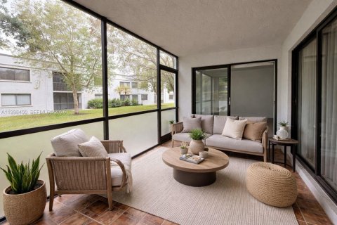 Снять в аренду кондоминиум в Уэстон, Флорида 3 спальни, 114.08м2, № 2060864 - фото 17